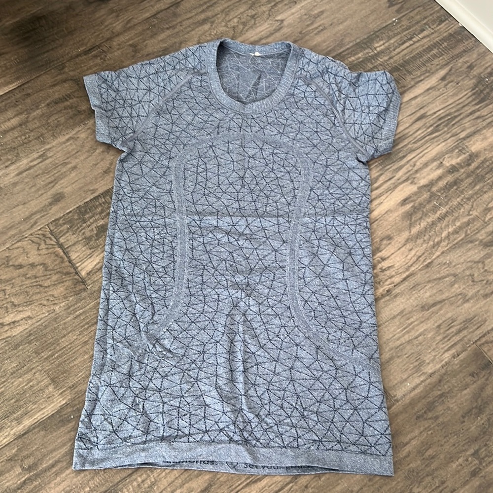 Lululemon workout t shirt
